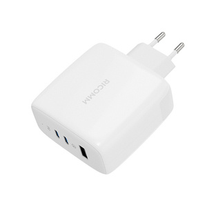 Nástěnná nabíječka 120W GaN Ricomm RC1201 EU, 1xUSB-A, 2xUSB-C + 2,1m kabel USB-C